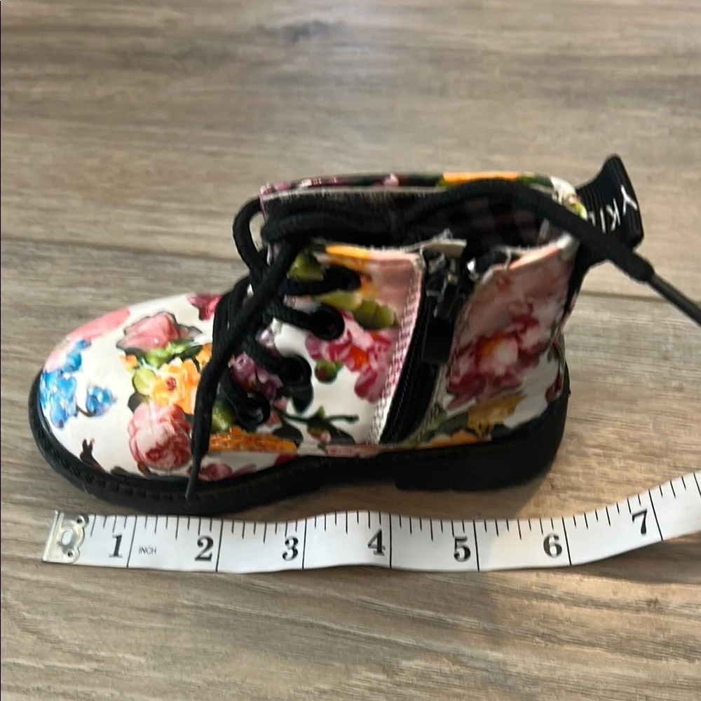 Black Floral Print Boots with Artistic‎ Design